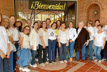 Foto | Lector | LA PATRIA Las exalumnas del colegio de La Presentación de Manizales celebraron sus bodas de oro de graduadas: Esperanza Salgado, Graciela Trichez, Matilde Henao, Gloria Naufal, Matilde Gutiérrez, Isabel Marín, María Dolores Ocampo Luz María Escobar , Italia Betancur, Omaira Galeano, María Elena Grisales, Laura Lucy Ortiz, Marta Elena Buitrago, Gloria Lucía Jaramillo, Nancy Ríos, María Eugenia Correa, Yolanda Hoyos, Mercedes Echeverri, Marta Inés Villegas, Constanza Salamanca y Olga Londoño.