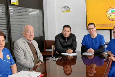Foto | Argemiro Idárraga | LA PATRIA María Eugenia Burbano, psicóloga; Jahir Giraldo, médico; Carlos Andrés Acosta, director terapéutico; María Soledad Marín, trabajadora social y Heydy Yohana Buitrago, enfermera. Hacen parte de la junta evaluadora de Hogares Crea.