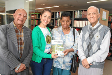 Fotos | Argemiro Idárraga | LA PATRIA Jairo Castro Eusse, Ivvone Paola Mendoza Niño, Gerente Centro Cultural Banco de La República; María Custodia Ortiz Ortiz y Óscar Gaviria Valencia.