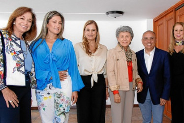 Clara Luz Giraldo Jaramillo gerente constructora Camu, Sonia Suárez, Paula Andrea Castrillón gerente Regional Quindío grupo Sura, Blanca Luz Patiño gerente Bluz consultores, Carlos Alberto Mazeneth Dávila y Viviana Álvarez gerente de ladrillera la campana.