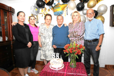 Fotos | Argemiro Idárraga | LA PATRIA Cristina Mesa, Bibiana Giraldo, Luisa Betancur Ospina, Hernán Giraldo, Lucy Ruiz Duque y Nelson Hurtado.