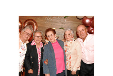 Fotos | Argemiro Idárraga | LA PATRIA La homenajeada en compañía de sus hermanos y cuñada: Marina Patiño, Inés Patiño, Blanca Míriam, Blanca Cárdenas de Patiño y Rafael Patiño.