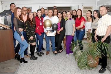 Fotos | Argemiro Idárraga | LA PATRIA Grupo de compañeros de trabajo.