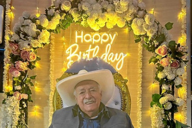 Foto| Cortesía | LA PATRIA El Pacoreño José Manuel Osorio Martínez cumplió 100 años el pasado 19 de junio. Toda una vida dedicada al campo en la vereda de Las Coles. Ahora reside en Sabaneta (Antioquia). Tuvo 9 hijos: Jaime, José Bonel, Ernesto, Lucelly, José Leonel, Ramiro, Lisban, Sigifredo y Amparo. Su familia ahora agradece por su larga vida y celebrarle los 100 años.