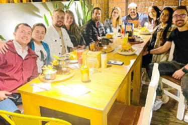 Foto | Lector | LA PATRIA David Ríos, Valeria Galvis, Andrés Zapata, Jessica Marín, Jorge Ramírez, Alejandra Castañeda, Daniel Sánchez, Antonia Zapata, Angélica García y Jonathan Casallas estuvieron en La Patatería para pasar un rato entre amigos durante una cena.