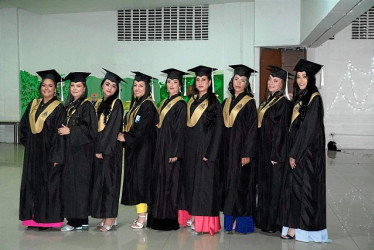 Foto | Cortesía | LA PATRIA ​​​​​​​La Escuela Superior de Administración Pública (ESAP) realizó la ceremonia de grado de la primera promoción de administradoras públicas, en el Centro Cultural y de la Juventud en Manzanares. Alexadra Cárdenas, Nelly Camila Marín, Jazmín Rivera, Luz Danice Escobar, Sonia Alejandra Cifuentes, Daniela Morales, Liset Dahiana Arenas, Diana Milena Ramírez y Yeimy Gabriela Quintero.