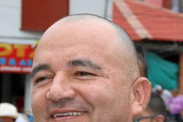 Foto | Cortesía | LA PATRIA En reemplazo del sacerdote José Libardo Flórez Cuartas, quien ejerció en el templo Nuestra Señora de Los Dolores desde enero de 2020, llegó a Pensilvania el nuevo párroco José Alberto Aristizábal Franco designado por el obispo de la Diócesis La Dorada-Guaduas, monseñor Hency Martínez Vargas. El nuevo párroco, oriundo de Marquetalia, llegó acompañado por una nutrida delegación desde el municipio de Norcasia hasta el recibimiento que le brindó la feligresía en el Alto de Marianita 