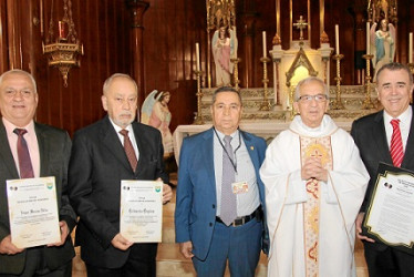 Fotos | Argemiro Idárraga | LA PATRIA Édgar Moreno Vélez, Gildardo Ospina, Álvaro González Alzate, padre Efraín Castaño Arboleda y Javier Hernández Bonett. Todos fueron homenajeados por su trayectoria periodística.