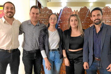Foto | Lector | LA PATRIA Daniel Hurtado Cano, director de Manizales Cómo Vamos; Óscar Villegas Duque, director del programa de Empresas de Alto Potencial en Manizales Más; Ana María Rojas, integrante de la Fundación Senderos de Luz; Mariana Corredor Lucuara, líder de Proyectos Sociales de Manizales Cómo Vamos; y David Ricardo Martínez Dallos, director ejecutivo de la Federación ONG de Caldas.
