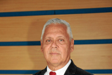 Alonso Valencia Llano, nuevo miembro de la Academia Caldense de Historia.