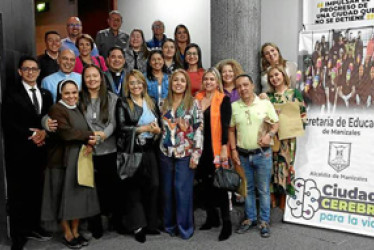 Foto | Cortesía | LA PATRIA Grupo de rectores asistentes a la reunión junto con la secretaria de Educación de Manizales, Elizabeth Pacheco Alzate.