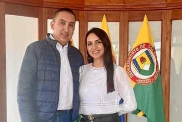 Foto | Lector | LA PATRIA Diana Carolina Arcila Alzate, administradora de empresas y especialista en Alta Gerencia, tomó posesión como nueva secretaria General y de Gobierno de Palestina (Caldas). El alcalde, Mauricio Jaramillo Martínez, y su equipo de trabajo le desean éxitos en este nuevo reto laboral.