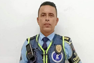 Jhon Jairo Granada Buitrago (AT 14) fue reconocido como el agente de tránsito de septiembre en Manizales. La Secretaría de Movilidad resalta cada mes a un agente por su dedicación y profesionalismo.