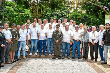 Foto | Cortesía | LA PATRIA Grupo de veteranos homenajeados.