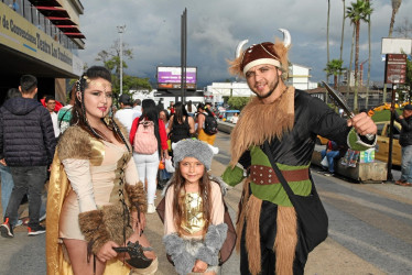 Angie Paola Victoria, Alana Velásquez Victoria y Oscar Velásquez.