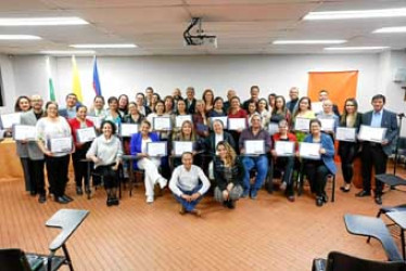 Foto | Cortesía | LA PATRIA Grupo de docentes graduados del diplomado.