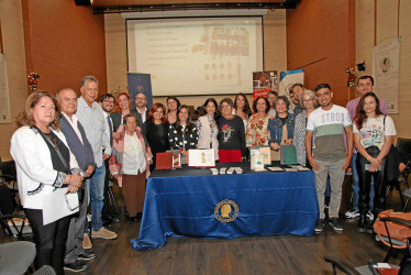Fotos | Argemiro Idárraga | LA PATRIA Grupo de asistentes al homenaje.