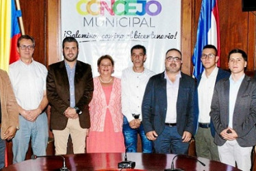 Foto | Luis Fernando Rodríguez García | LA PATRIA Los concejales del municipio de Salamina posan para la imagen acompañados del alcalde Manuel Fermín Giraldo. Ellos son: José Wilson Gil, Guillermo Loaiza, Marino Murillo, Germán Eugenio Gómez, Manuel Fermín Giraldo, Blanca Rocío Marulanda, Fabián Marulanda, Germán Betancur, Andrés Felipe Arias, Juan José Hurtado, Norbey Julián Amaya, José Fabián López y Luis Fernando Vélez.