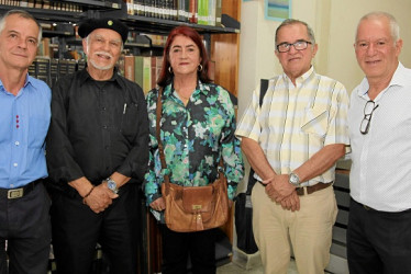 La Secretaría de Cultura y Civismo de Manizales y La Red de Bibliotecas Públicas de Manizales celebraron el Día Mundial de la Poesía en la Biblioteca Pública Municipal. Poetas invitados: Teresa González García, Jorge Eliécer Triviño, Saúl Sánchez Toro, Héctor Hernando López Hincapié y José Miguel Alzate.