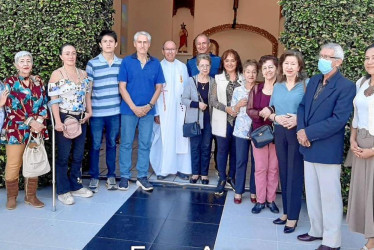 Foto | Cortesía lector | LA PATRIA Las familias Ramírez Bonilla, Arévalo Mejía, Arévalo Dávila, Buitrago Arenas y Arenas Arévalo participaron de una eucaristía realizada en la capilla del Batallón Ayacucho por el fallecimiento de José Alfonso Arévalo.