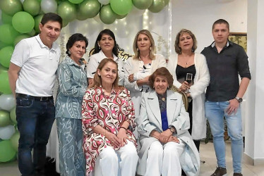 Foto | Suscriptor | LA PATRIA Isabelita Lopera “Mamá” : Quien entrega y siembra todos los días semillas de amor, tiene la dicha de ver florecer los más bellos sentimientos a su alrededor”. Gracias Señor, porque a tus 90 nos acompañas un año más. Tus hijos, Néstor Olivo, Gloria Inés, Martha Lucía, Luz Amparo, María Esperanza, Luz Stella y Julián Ricardo.