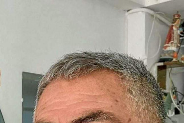 Foto | Henry Giraldo | LA PATRIA Familia y amigos del manzanareño Luis Eduardo Sánchez, agradecen el acompañamiento y las manifestaciones de apoyo durante las exequias.