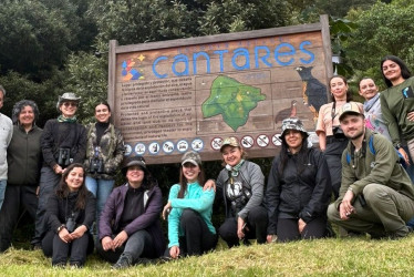 Foto | LA PATRIA De pie: Jorge González Correa, Victoria Lugo Agudelo, Lina Gañán, Valentina Marín Giraldo, Jénnifer Grisales, Lina Valencia García y Lyseth Yuliana Chávez. Sentados: Bibiana Garcés, Margaret Sánchez, Gabriela Torres, Gloria Alicia Mariño, Carolina Quintero y Juan Manuel Arbeláez.
