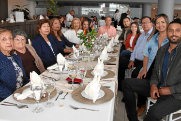 Amparo Lozada, Mariana Lozada, Olga Lozada, Luz Stella Lozada, Luz Marina Lozada, Alba Lucía Lozada, Jaime de Jesús Salazar, Felipe Lozada, Juliana Marín, José Humberto Murillo, Laura Vanesa Murillo y José Alejandro Murillo.
