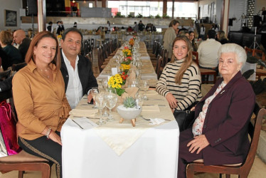Clara Inés Gómez, José Fernando Pérez, Paulina Pérez y Emma Gómez.