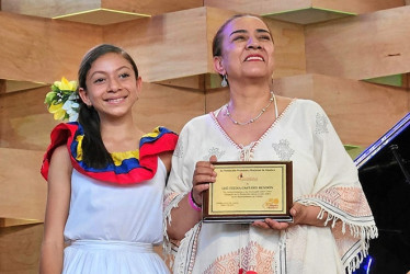 En los 50 años del Mono Núñez, Funmúsica le entregó un reconocimiento a la secretaria de Cultura de Caldas, Luz Elena Castaño Rendón, por su labor en la gestión cultural para el desarrollo y fortalecimiento de la Música Andina Colombiana. Asimismo, por su rol como delegada para la regional Caldas durante los últimos 22 años. La entrega la hizo Melissa D'Alessio, artista oriunda de Cartago (Valle del Cauca).