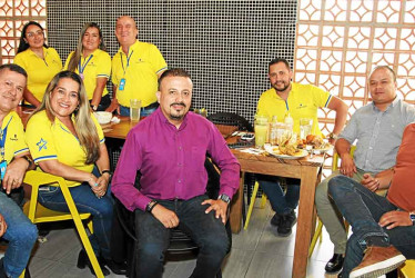 Fotos | Argemiro Idárraga | LA PATRIA  Entre los directivos de Susuerte: Jhon Ríos, Óscar Salazar, William Restrepo, Fernando Hernández, Felipe García, Sandra Gómez, Marcela Ballesteros y Rosa Angélica López.