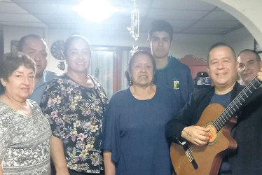 De izquierda a derecha: Luz Nancy Ocampo, Carlos Julián Ocampo, Paula Andrea Ocampo, Gloria Inés Muñoz, Luis Felipe Becerra Ocampo y Pedro Becerra.