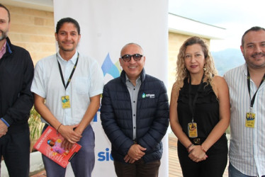 Juan Carlos Franco, director Fenalco; Iván Borrero, Carlos Mazeneth, gerente Efigás; Sandra Vargas y Mauricio Serna.