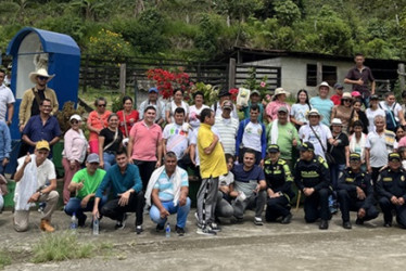 Foto | Henry Giraldo | LA PATRIA Grupo de caminantes.
