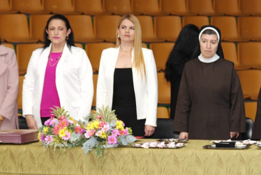 Fotos | Argemiro Idárraga | LA PATRIA Agatha Grand Cárdenas, coordinadora académica; Andrea del Pilar Orozco Ramos, coordinadora de convivencia;  Viviana Martínez Hernández, presidenta del Consejo de padres; hermana Jessica Arango Hernández, rectora, y hermana Emperatriz Bucheli Duque, vicerrectora. 