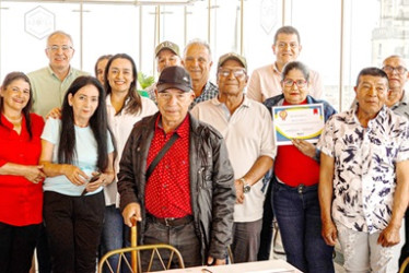 Héctor Jaime Muñoz Buitrago, Camilo Andrés Robledo Orrego, Gloria Patricia Ciro Giraldo, Cecilia Quintero Reinosa, Luis Gonzaga Román, Eduardo de Jesús Cañas Arenas, María Deisy Pérez Villa, José Gildardo Bautista Gañán, Jesús María Cortés Sepúlveda, Luis Fernando Rodríguez Nieto. Arriba: Juan Carlos Quintero Naranjo, Yarmely Patiño Ramírez, Lina Marcela Toro Rincón, José Fernando Osorio Arias, Juan Carlos Ospina Vélez, Luis Felipe Zuluaga Varón, Luis Alfonso Guevara Montoya y Fernando Bedoya Ortiz.