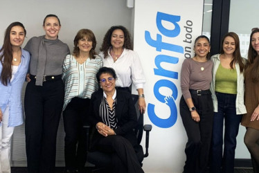 Foto | Cortesía | LA PATRIA Laura Rivera, Pamela Jaramillo, Mónica Giraldo, Luz Verónica Marín, Carolina Manrique, Tatiana López, Alejandra Ramírez y María Teresa Saavedra, Mujer Confa 2024.