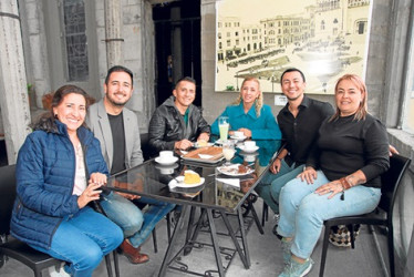 Encuentro del Comité Pedagógico de la Escuela Normal Superior de Manizales: Sandra Milena Largo, Diego Armando Mejía, Leonardo Bustamante, Natalia Castellanos, Luis Miguel Hernández y Diana Milena Escobar.