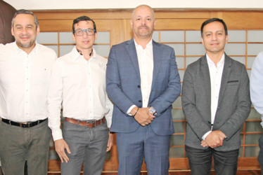 Yasmín Agudelo, Jaime Mejía, Alan González, Diego Angelillis, gerente Industria Licorera de Caldas; Jaime Valencia y Camilo Arango, funcionarios de la Industria Licorera de Caldas.