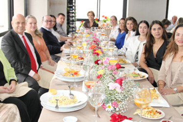 Fotos | Argemiro Idárraga | LA PATRIA Mónica Rivera, Tatiana Guzmán, Wilson Guzmán, Ángela María Uribe, Javier Uribe Echeverri, Viviana García Ubillo, William Uribe, Francisco Sanabria, Marianita Echeverri, Luz María Echeverri, Ana Josefa Flórez, Laura Victoria Giraldo, Jenny Paola Giraldo, Sandra María Aguirre y Elsa María Osorio.