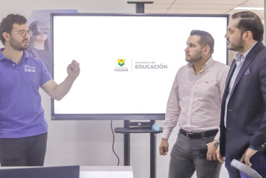 El alcalde de Neira Jhon Jairo Castaño Flórez durante la inauguración del aula STEM + Neira, un espacio revolucionario de ciencia, tecnología, ingeniería, artes y matemáticas, que se logra gracias a la Gobernación de Caldas y la Universidad Nacional de Colombia.