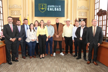 Grupo de diputados asistente a la posesión.