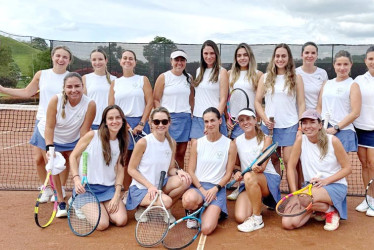 Posaron para el recuerdo, el pasado 4 de abril, algunas participantes del Torneo de Tennis Manila Club Campestre. Aparecen en la imagen: María Camila Jiménez, Manuela Uribe, Jimena Vélez, Adriana Jaramillo, Valentina Alzate, Angélica Restrepo, Valeria Gómez, Camila Estrada, Lina Jaramillo, Alejandra López, Mariana Cardona, Tatiana Hoyos, Silvia Uribe, Daniela Marulanda, Valeria Gómez y Lina Marín.
