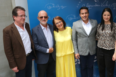 Fotos | Luis Trejos | LA PATRIA Mauricio Salazar Sierra, Henry Gutiérrez, gobernador de Caldas; Gloria Betancurt, directora de la Fundación Alejandra Vélez Mejía; Jorge Eduardo Rojas, alcalde de Manizales; y Mariana Vélez Mejía.