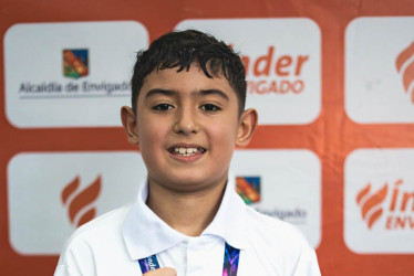 El karateca manizaleño Martín Alzate Posada se coronó campeón en la categoría Sub-12 en el Open Entrenarte de Envigado, un torneo que reunió a atletas de todo el país. Martín se destacó entre los 15 competidores de diferentes ligas, demostrando su habilidad y dedicación en el deporte.