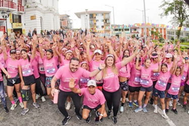 Jhon Jairo Castaño Flórez, alcalde de Neira, y Daniela Nieto Jaramillo, gestora social, encabezaron esta carrera que celebró la vida y la solidaridad de las participantes.
