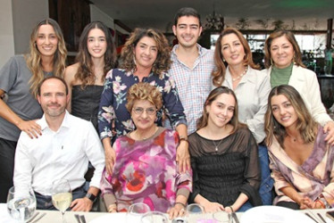 Fotos | Argemiro Idárraga | LA PATRIA Andrés Felipe Rendón, María de los Ángeles López, Laura Botero, Mariana Jaramillo, Doris Serna, Mercedes Serna, Manuela Jaramillo, Amparo Serna, Sara Henao y Miguel Henao.