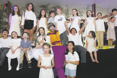 Fotos | Argemiro Idárraga | LA PATRIA Estudiantes del colegio Granadino en la celebración de su primera comunión.