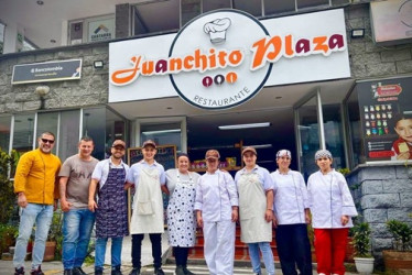 Foto | Lector | LA PATRIA Jhon Fabio Gálvez Bermúdez, Jhon Nelson Herrera Santa, Manuel Alejandro Rivas, Juan Diego Padilla, Leonarda Quintero Naranjo, Viviana López Castro, Karen Dahiana Martínez, Martha Toro y María Rosario Martínez, quienes han sido parte esencial de este recorrido gastronómico.