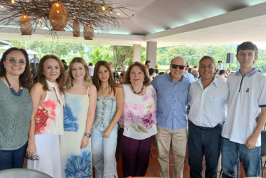 Foto | Lector | LA PATRIA Claudia Valencia Grarcía, Liliana Hoyos, Laura Valencia, Susana Valencia, Blanca Stella García de Valencia, Juan Carlos Valencia, Carlos Alberto Valencia y Juan Valencia